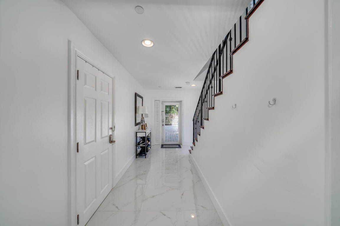 1112 NE 17th Way 1112