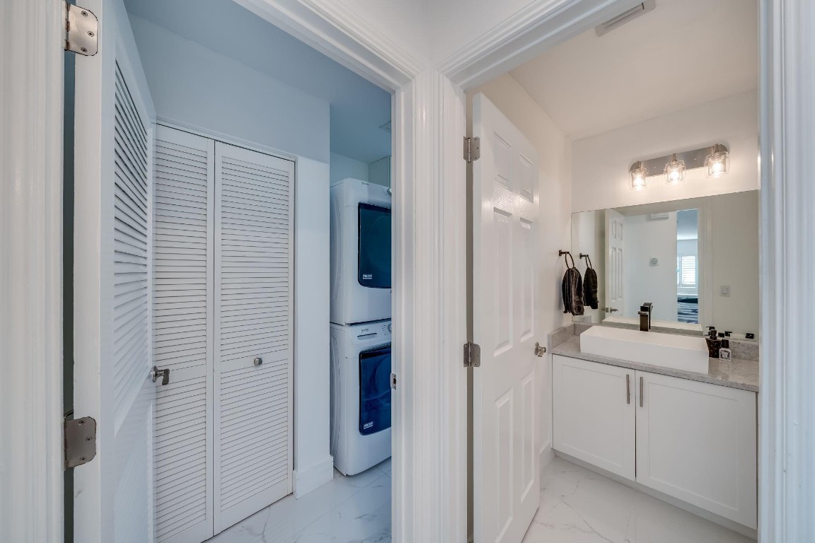 1112 NE 17th Way 1112