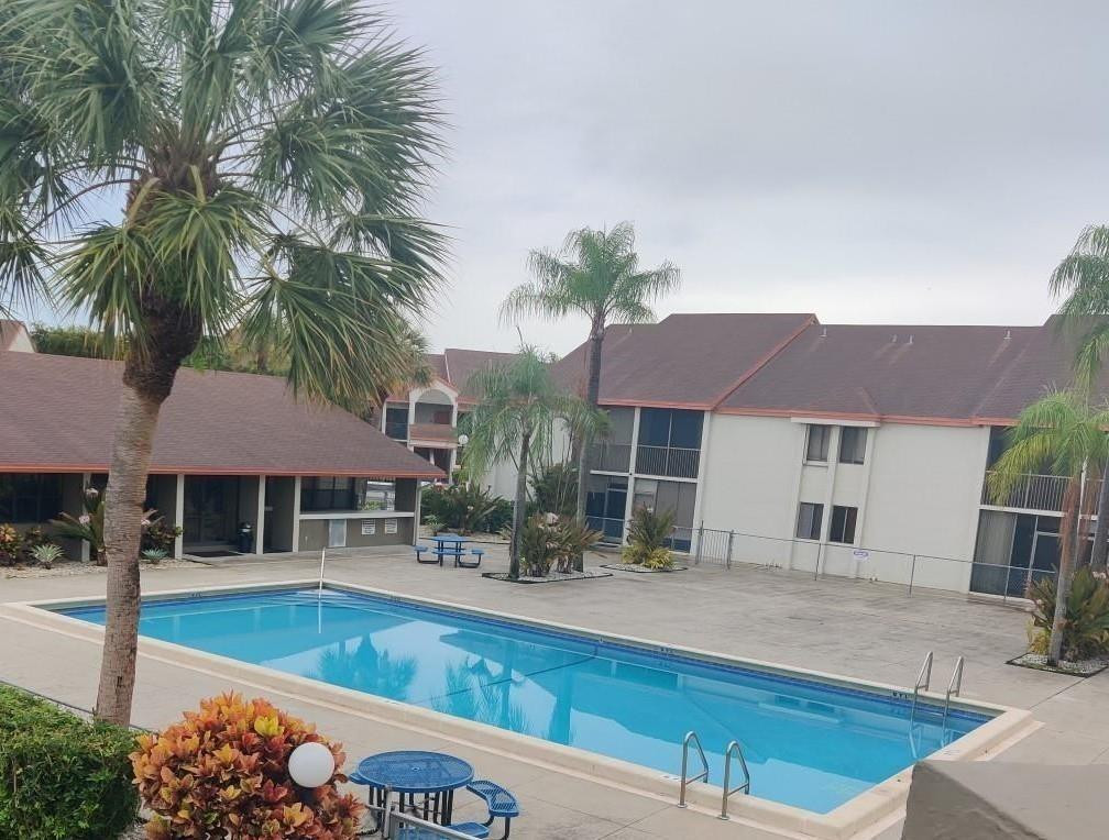 5583 Courtyard Dr 5583