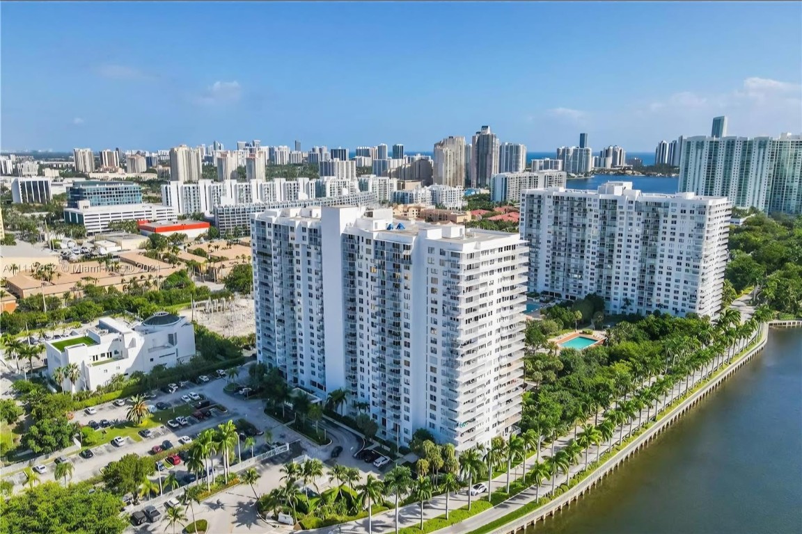 2801 NE 183rd St 1502W