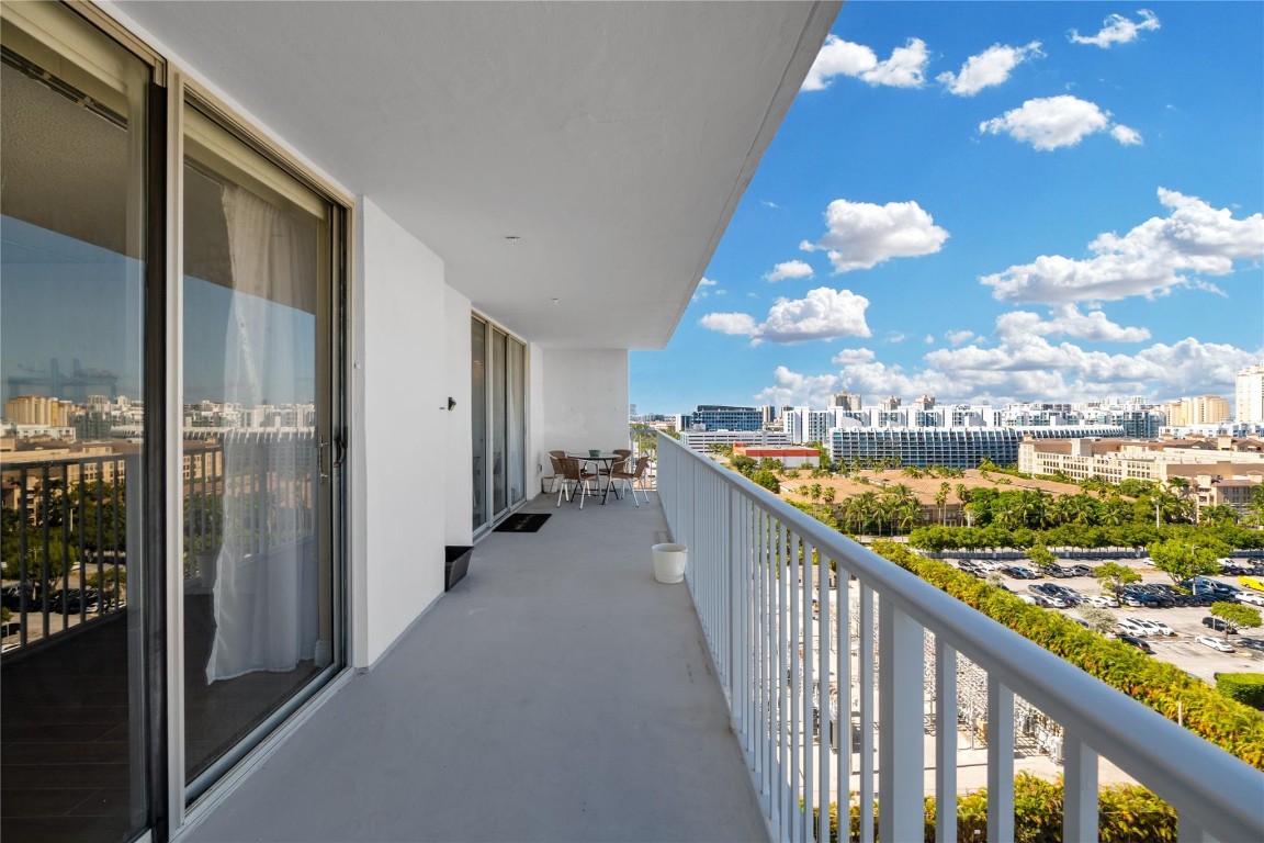 2801 NE 183rd St 1502W