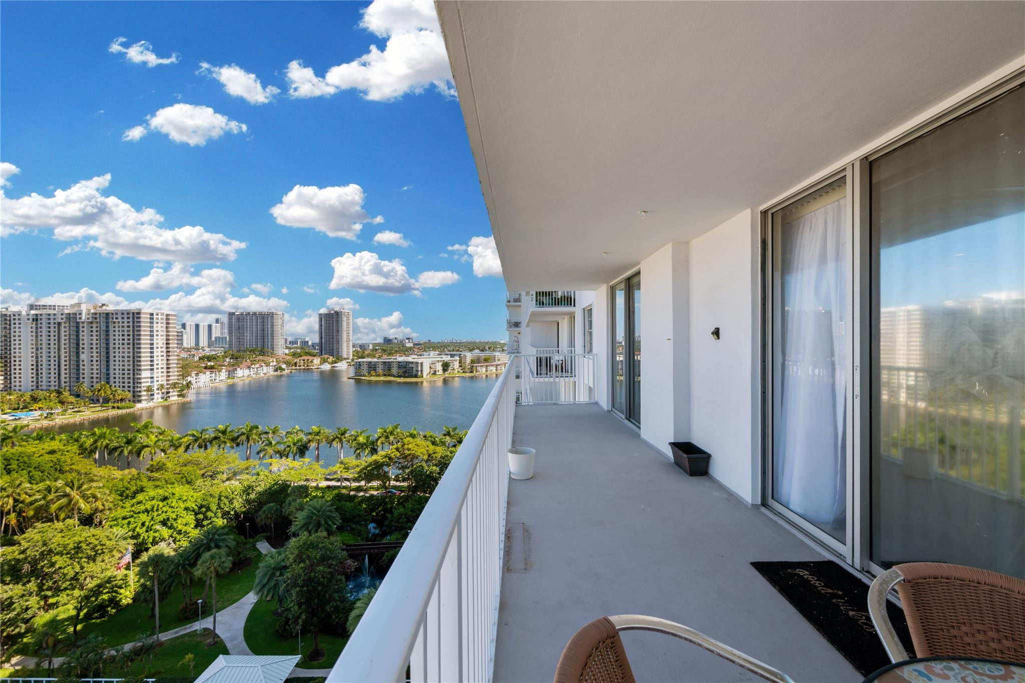 2801 NE 183rd St 1502W