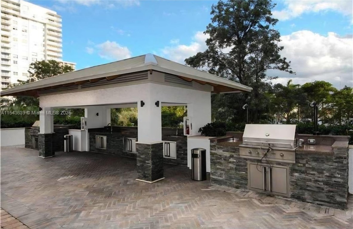 2801 NE 183rd St 1502W