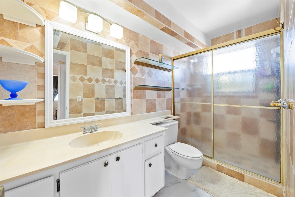 2801 NE 183rd St 1502W