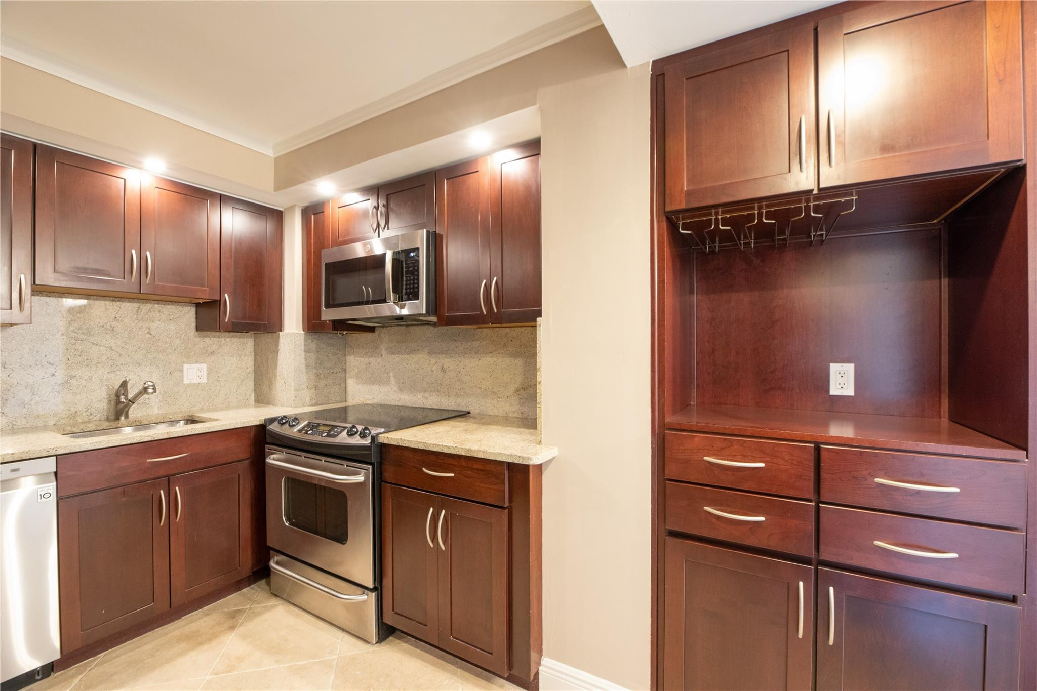 1 Las Olas Circle 605