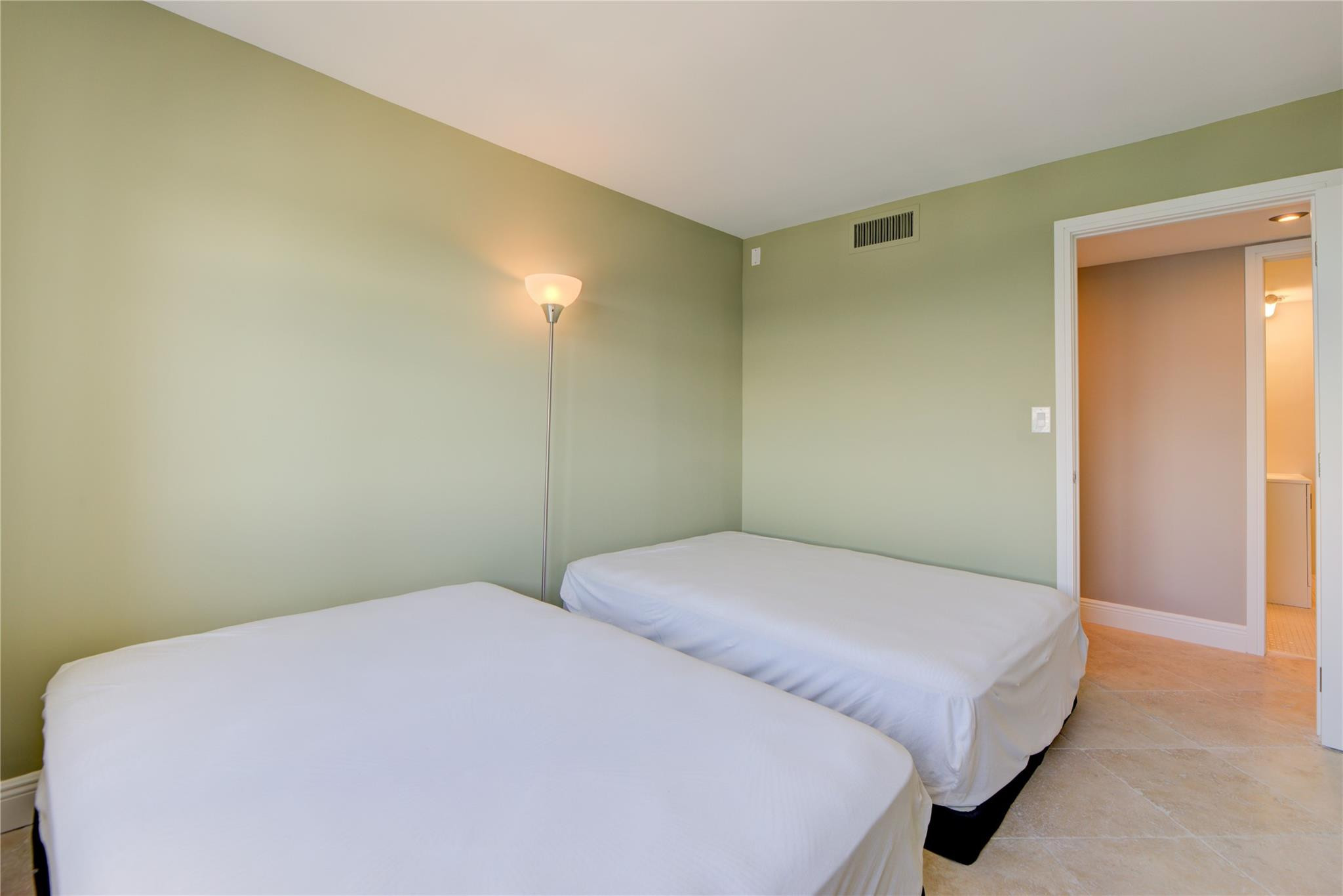 1 Las Olas Circle 605