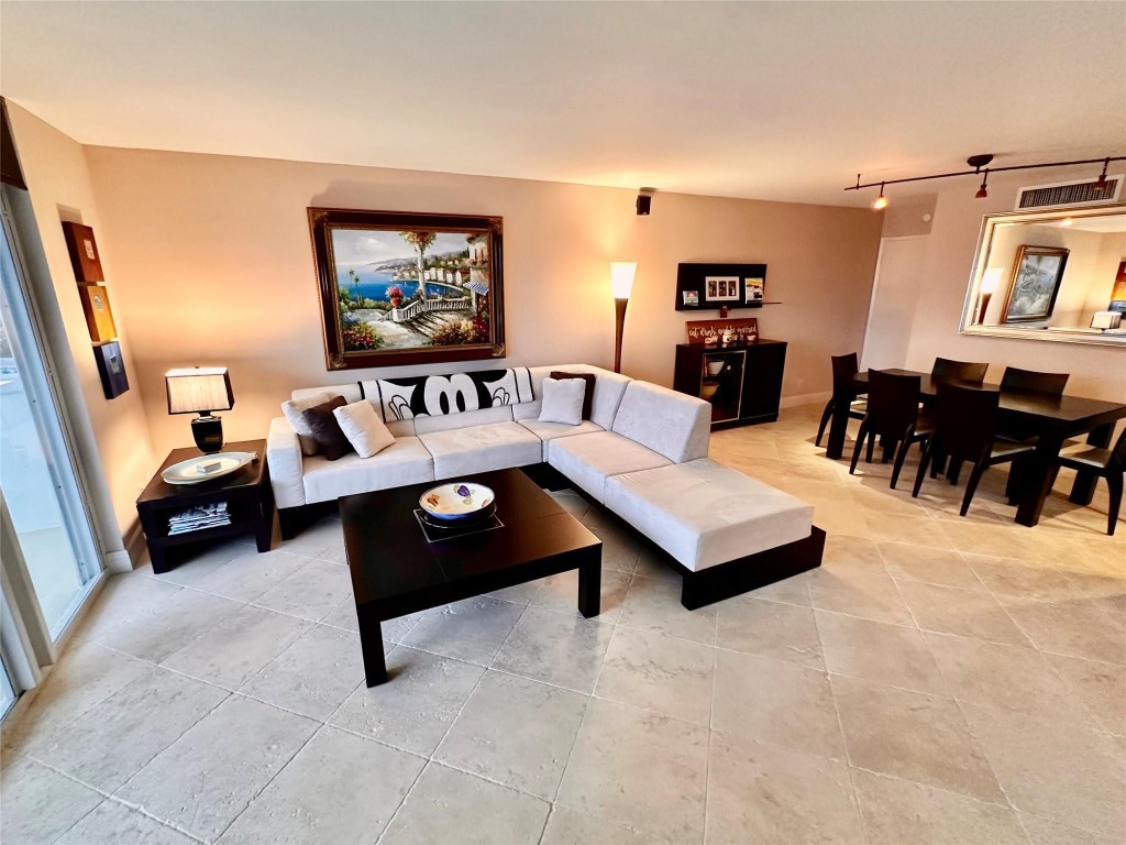 1 Las Olas Circle 605