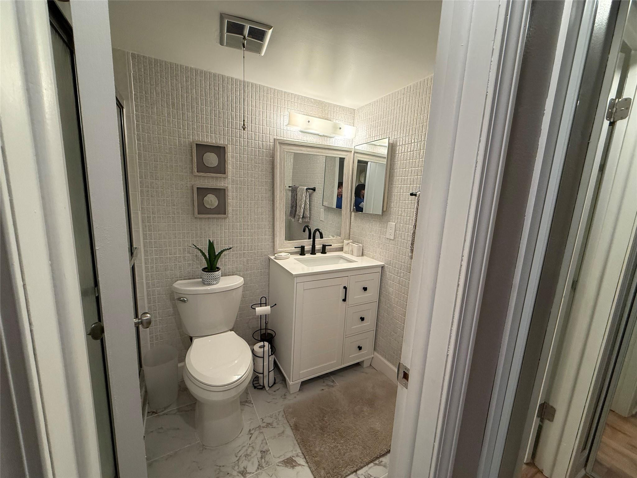 22 Abbey Ln 205