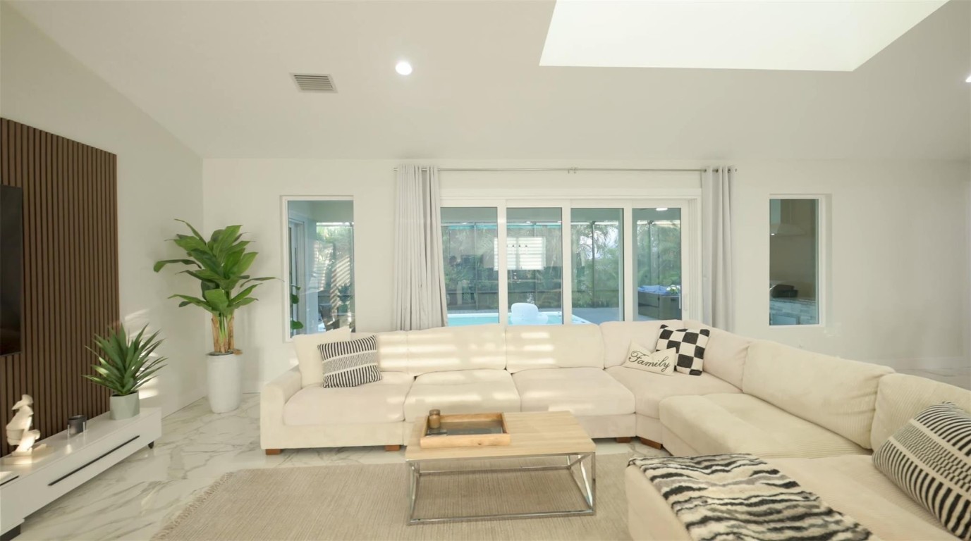 1371 Cumberland Road, Venice