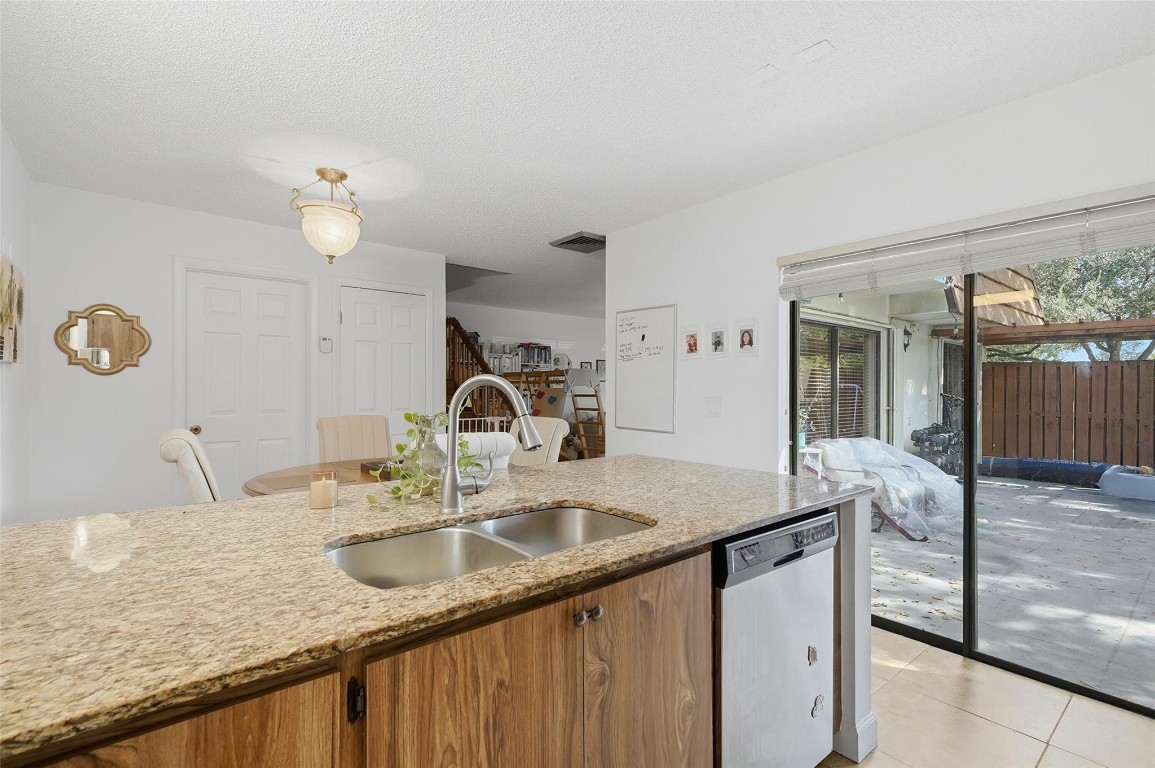 9142 SW 23rd Street D, Davie Unit: D