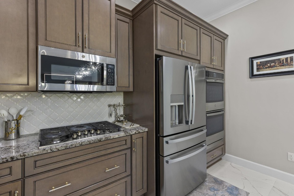 16029 Whippoorwill Circle, Westlake