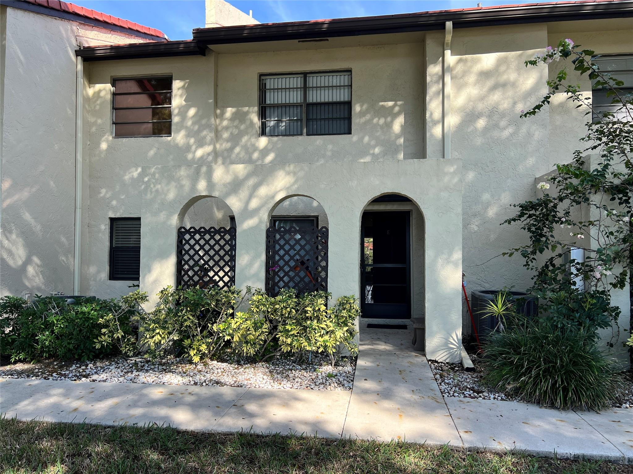 8460 Casa Del Lago E