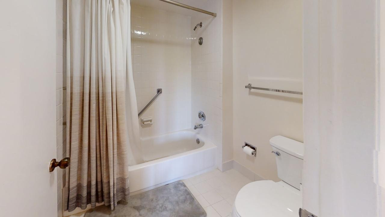 8460 Casa Del Lago E