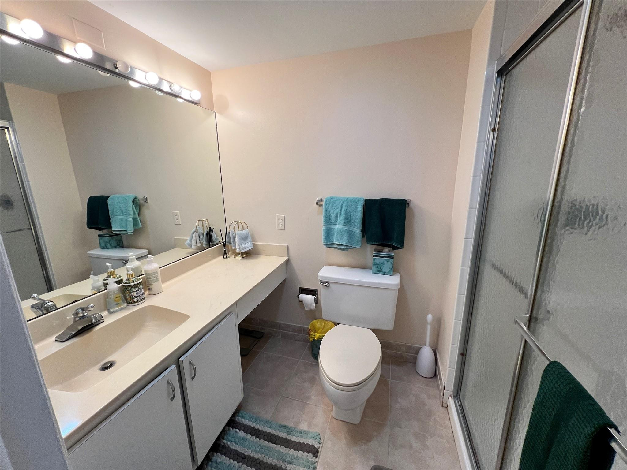 8460 Casa Del Lago E