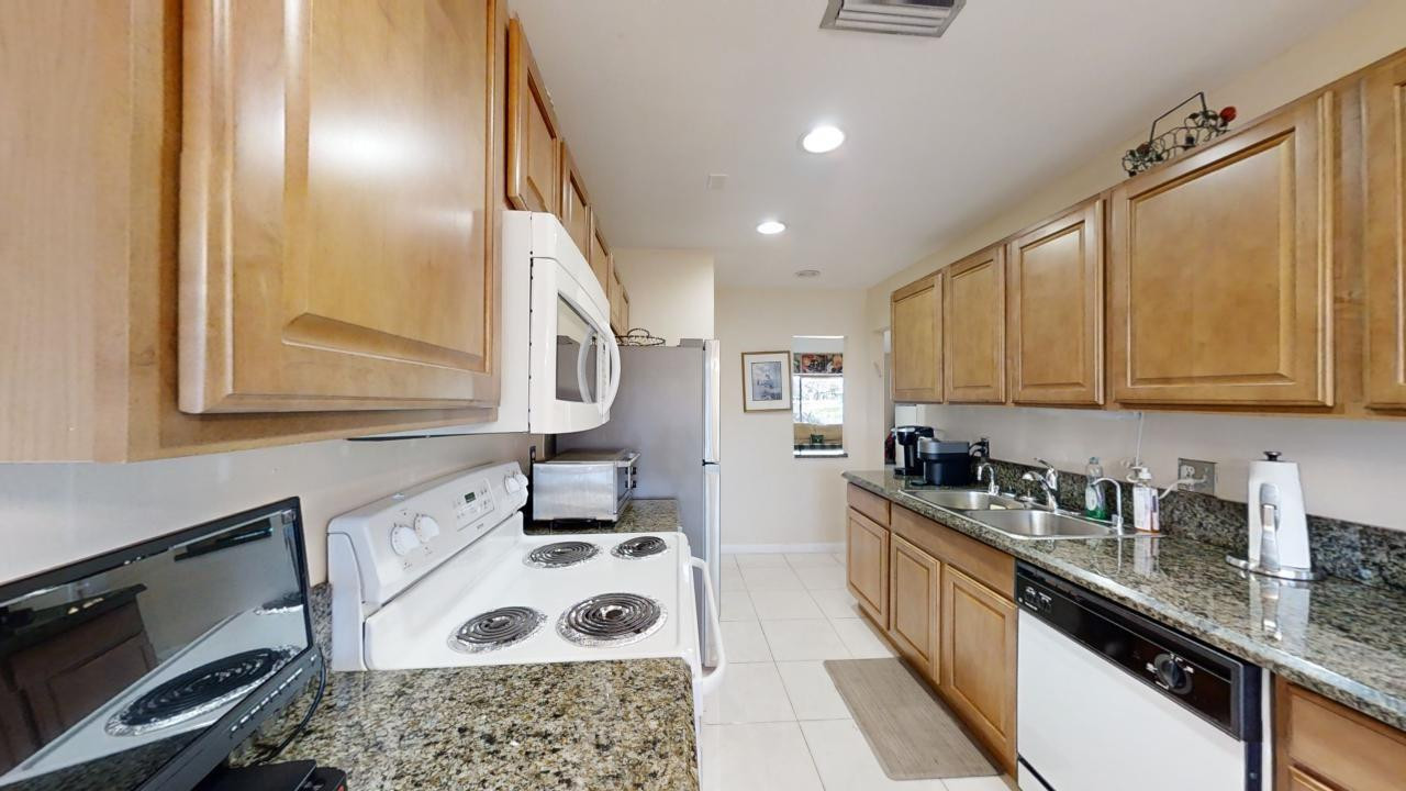 8460 Casa Del Lago E