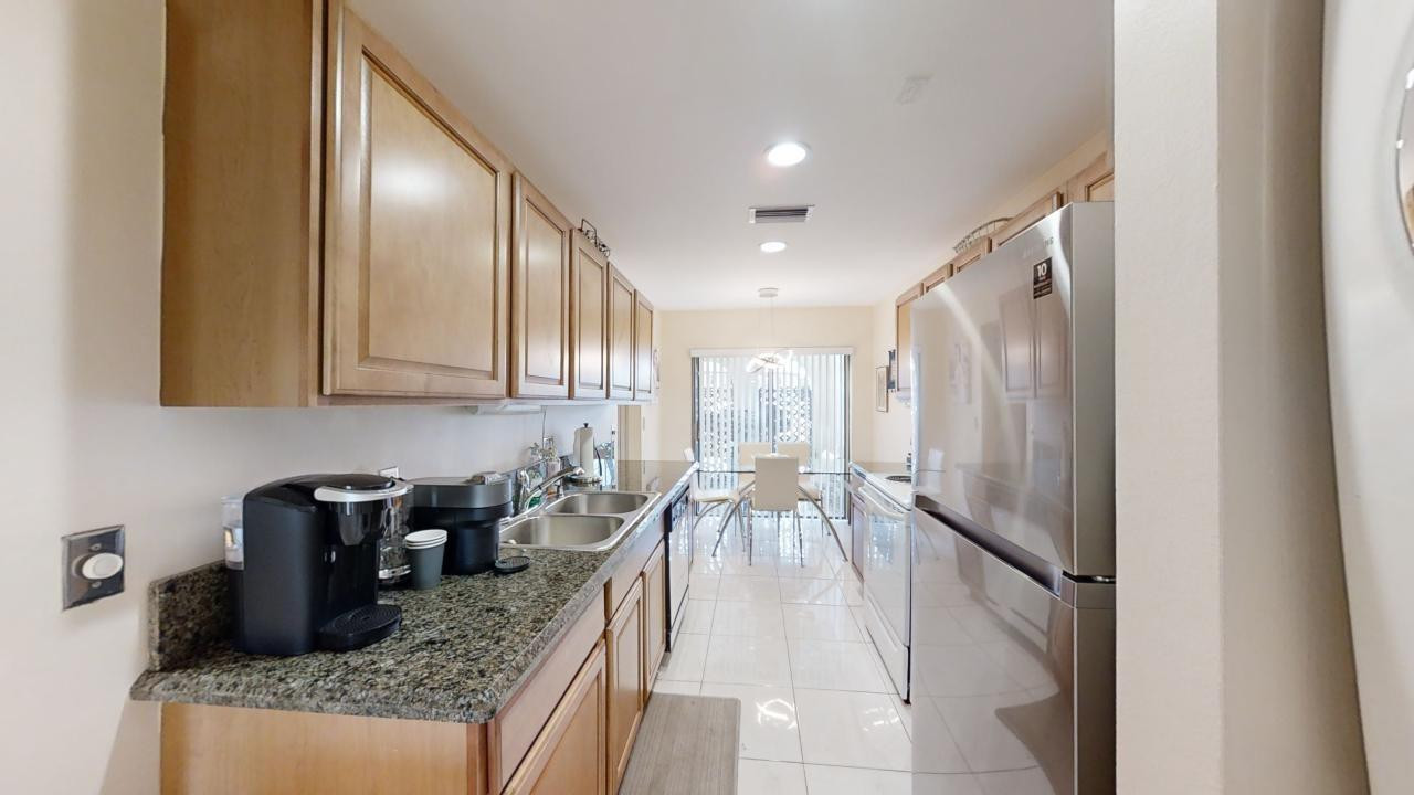 8460 Casa Del Lago E