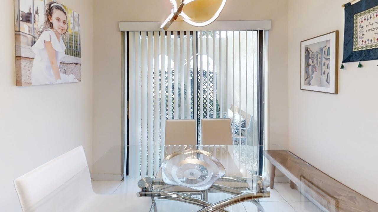 8460 Casa Del Lago E