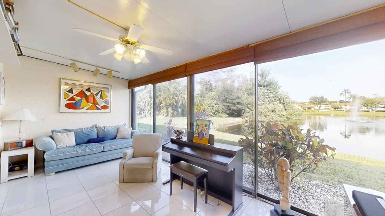 8460 Casa Del Lago E