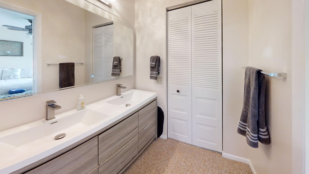 8460 Casa Del Lago E