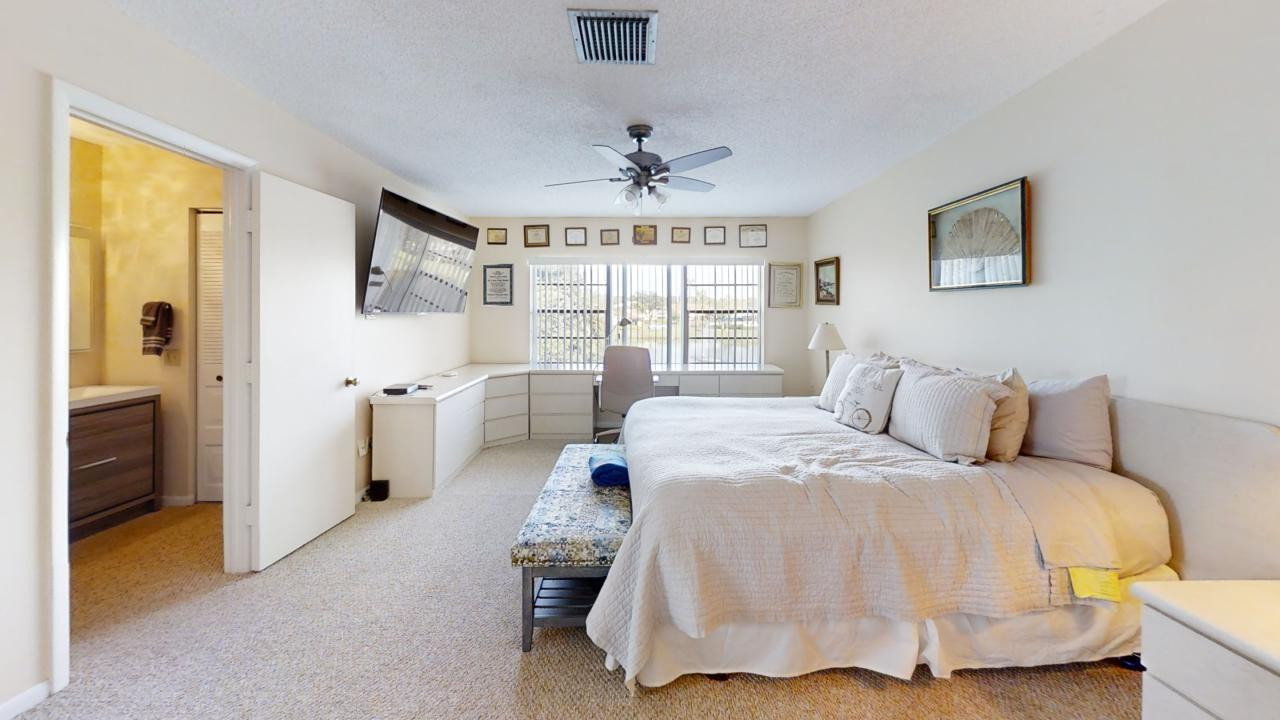 8460 Casa Del Lago E