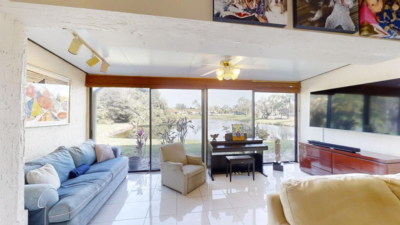 8460 Casa Del Lago E