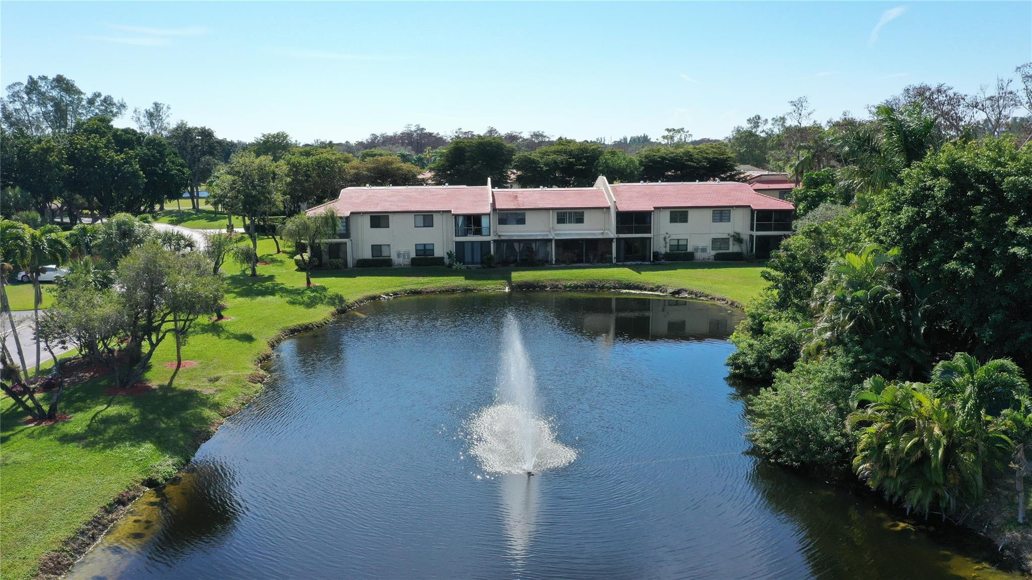 8460 Casa Del Lago E