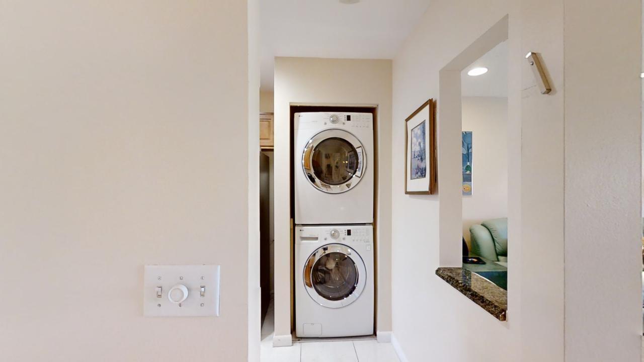 8460 Casa Del Lago E