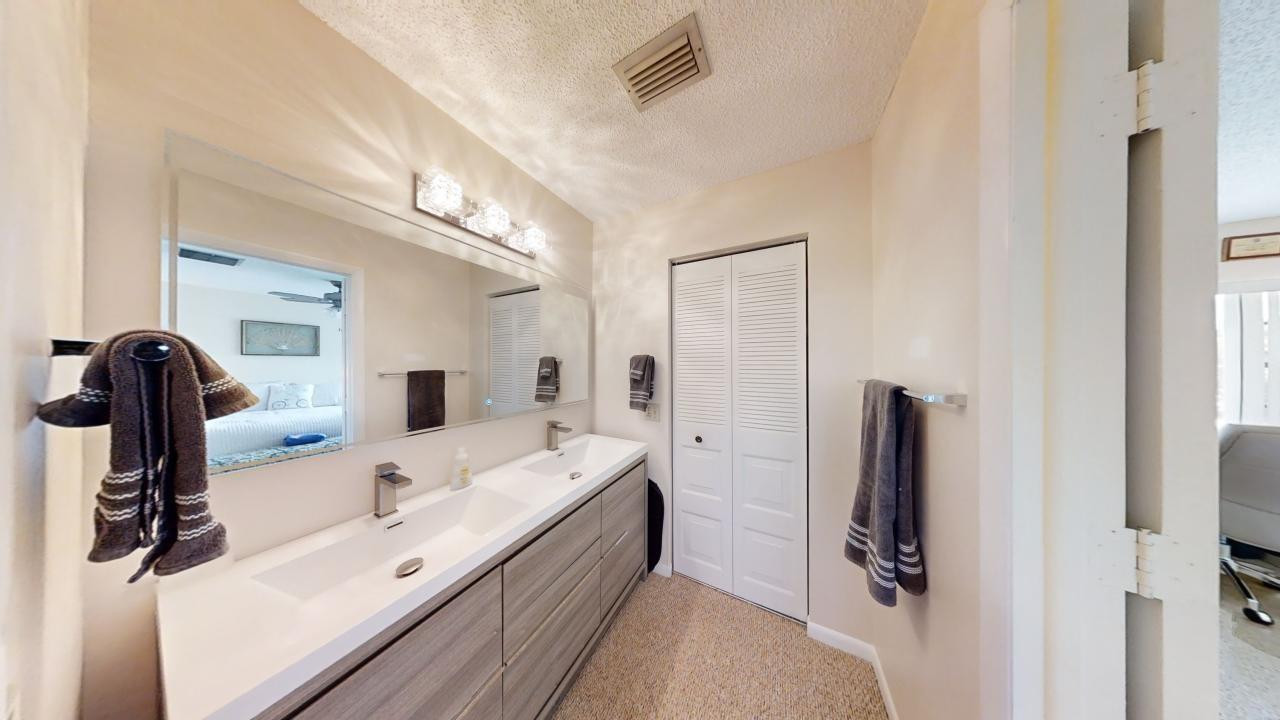 8460 Casa Del Lago E