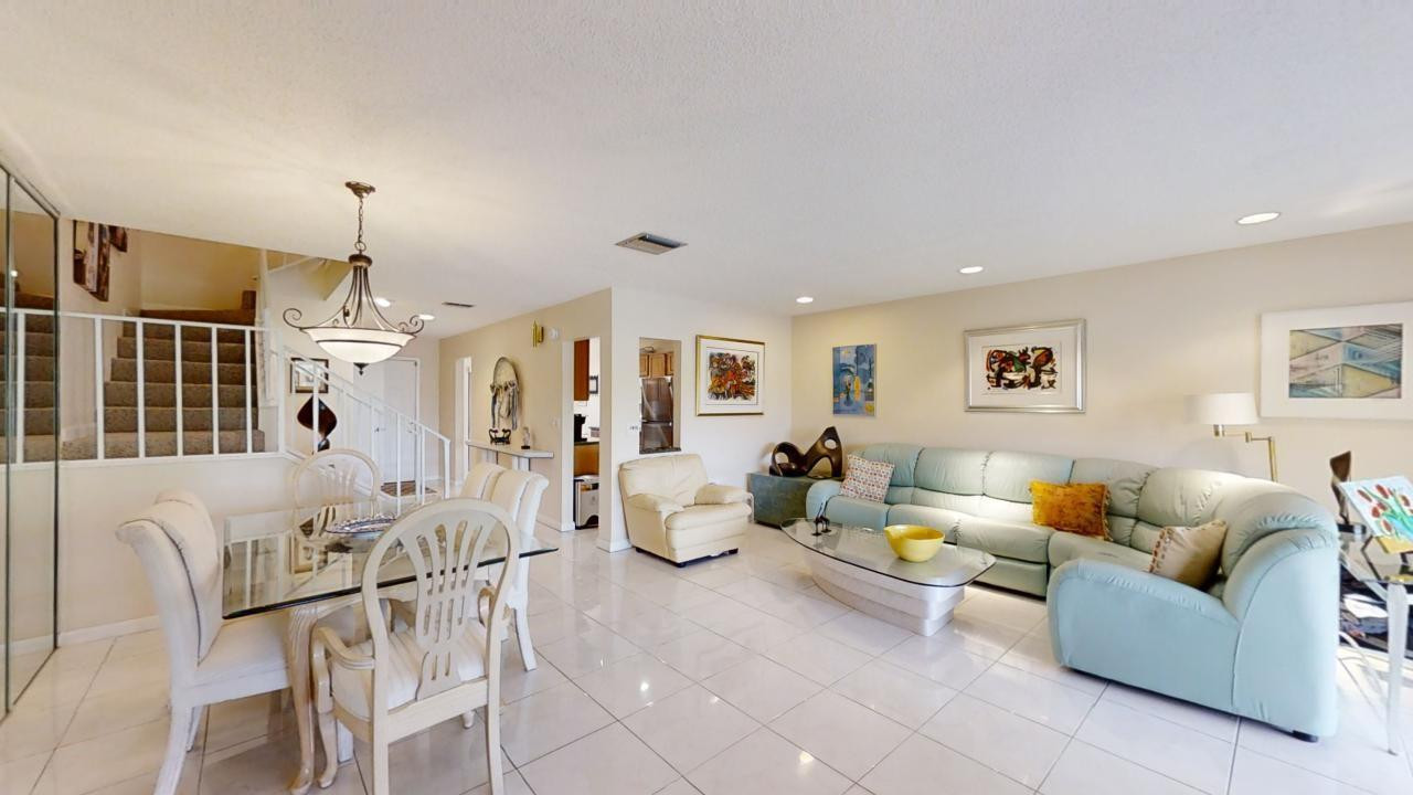 8460 Casa Del Lago E