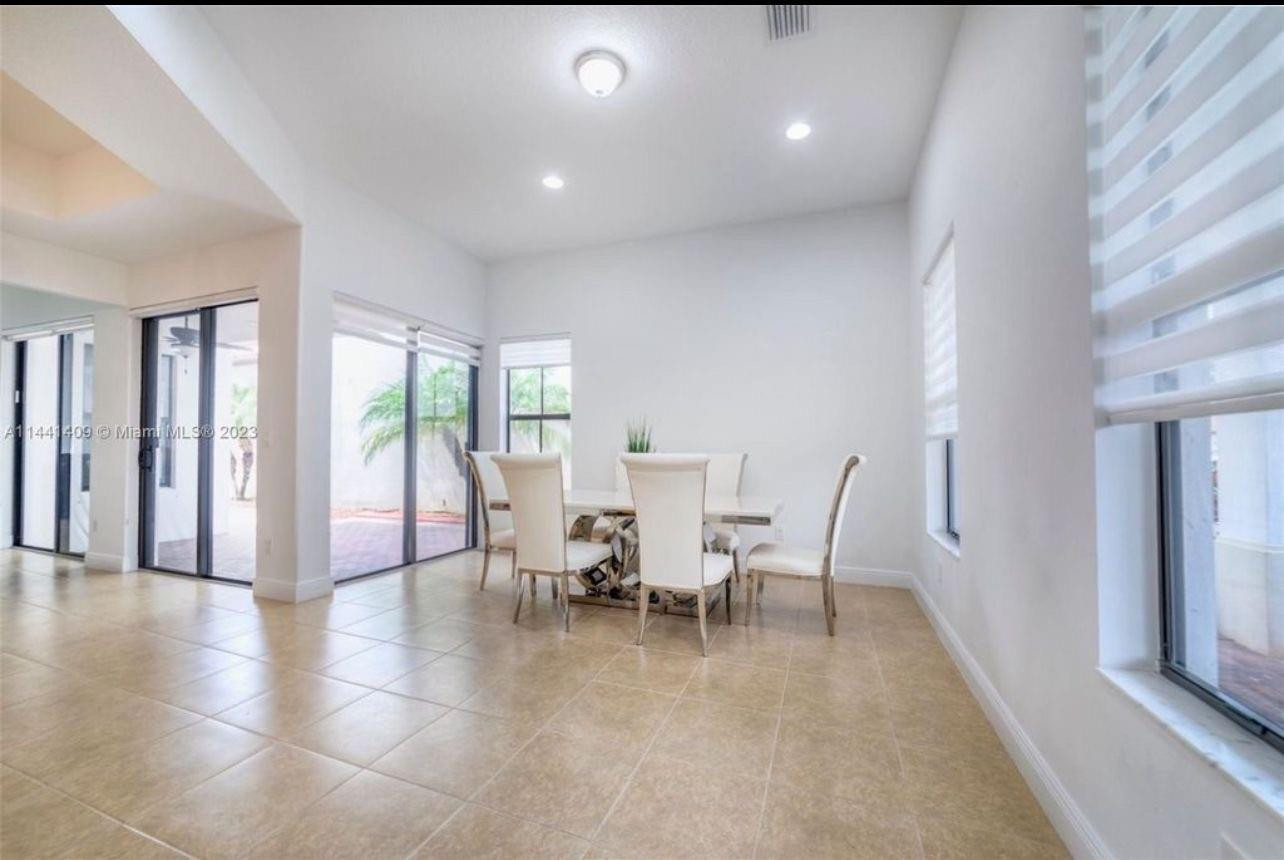 8362 NW 39th Court