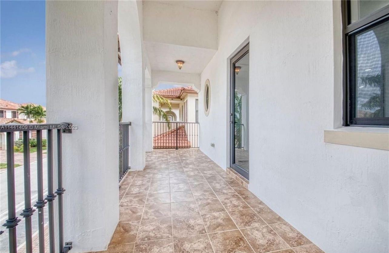 8362 NW 39th Court