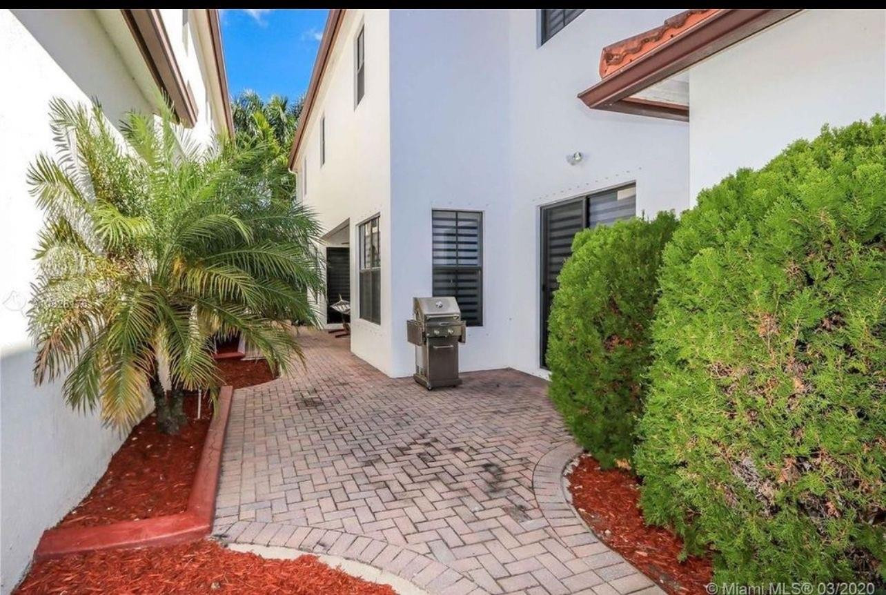8362 NW 39th Court