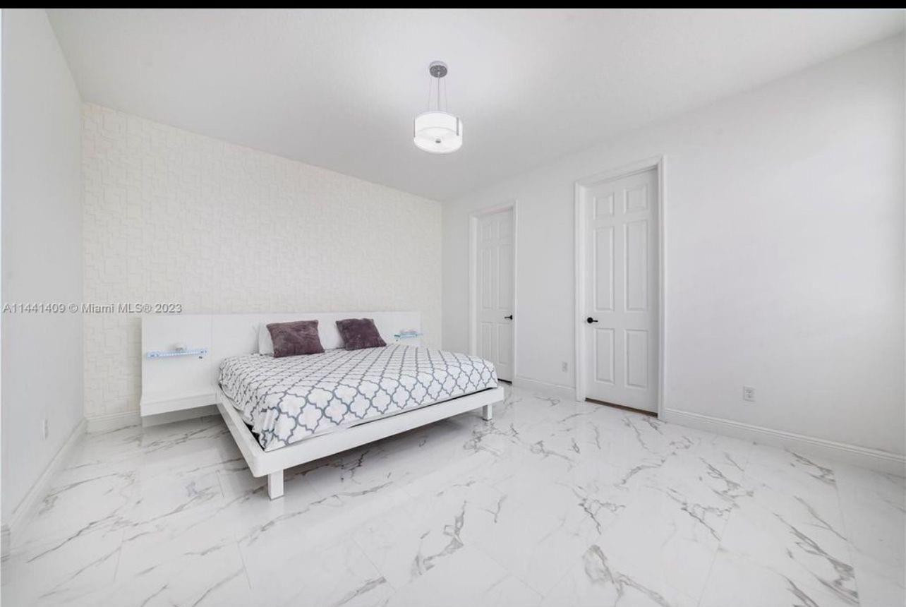8362 NW 39th Court