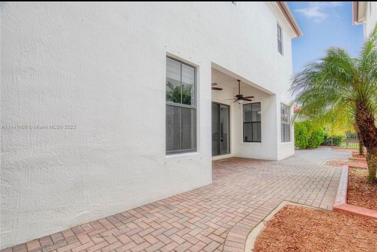 8362 NW 39th Court