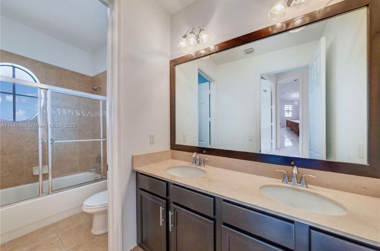 8362 NW 39th Court