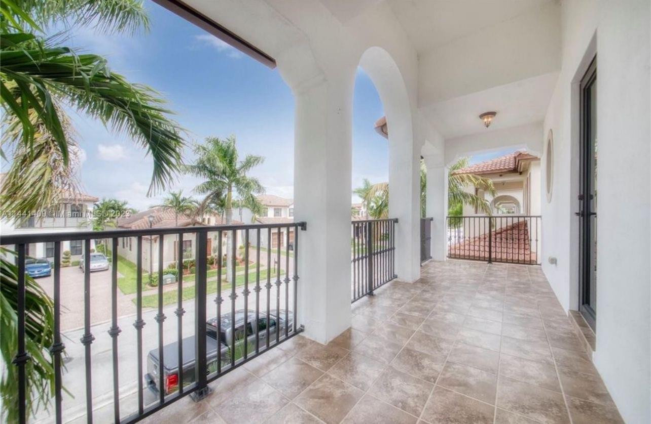 8362 NW 39th Court