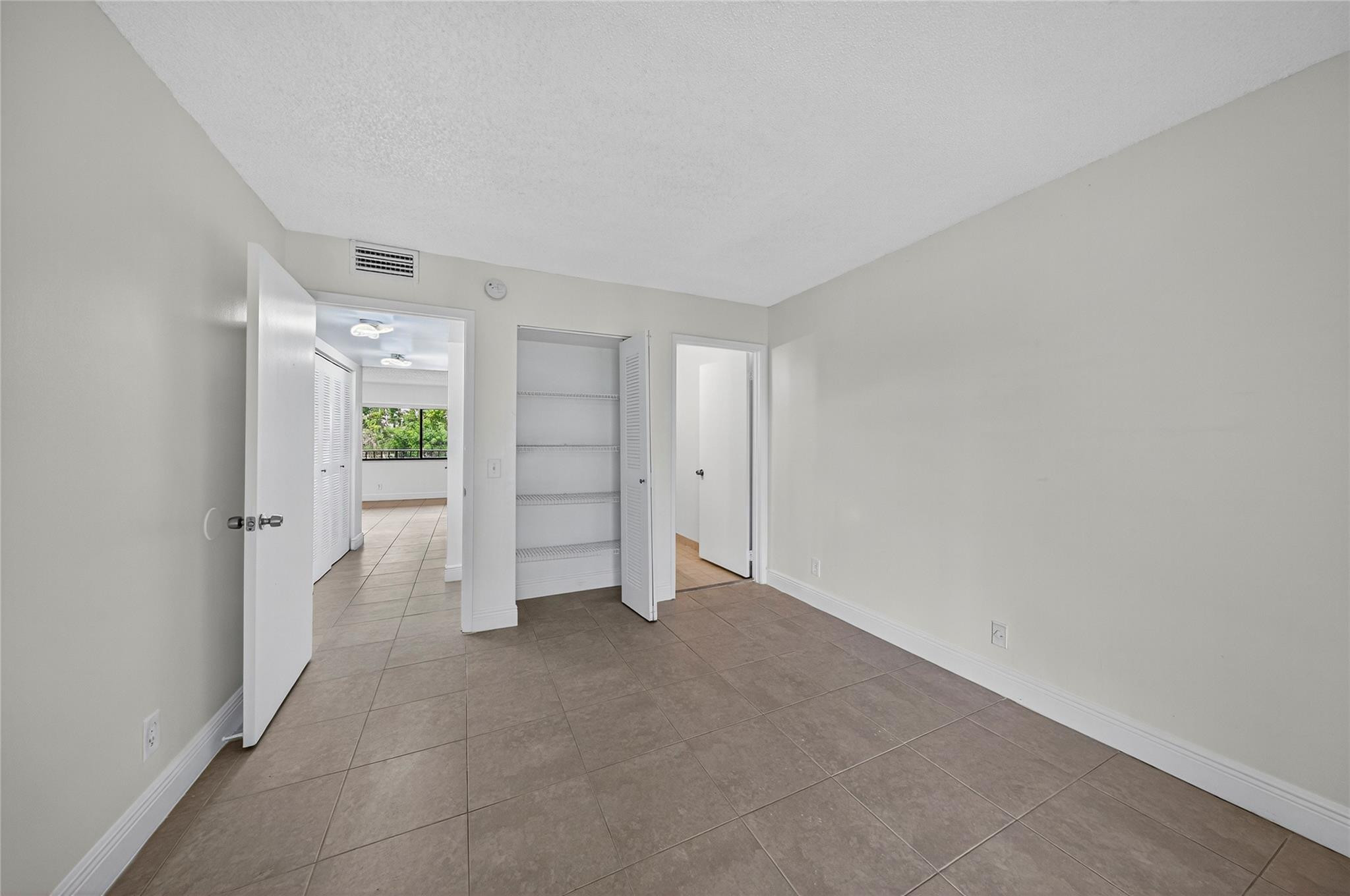 913 Meadows Circle 913