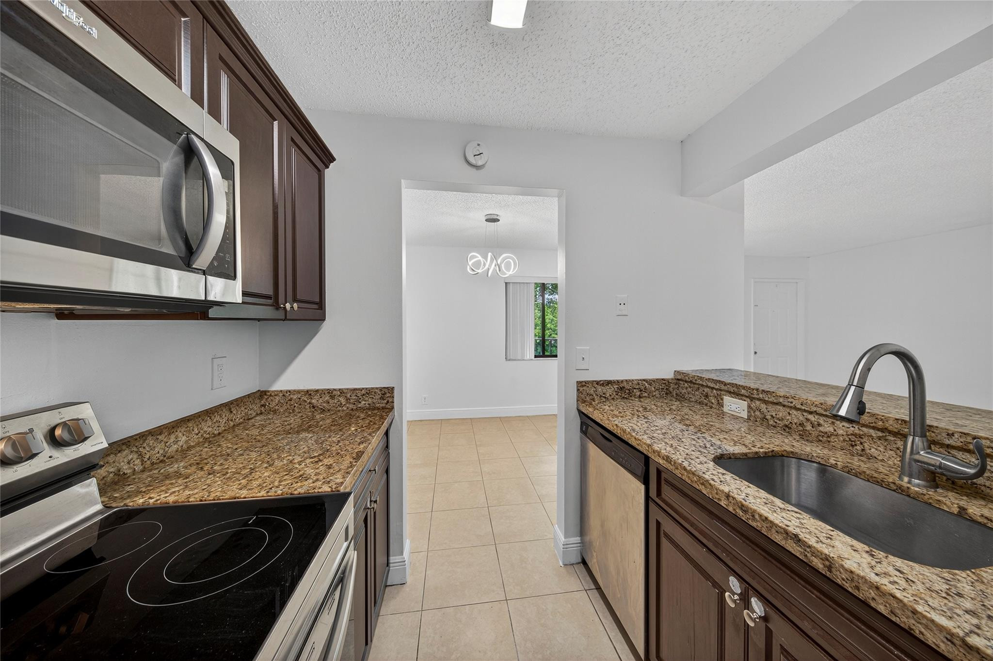 913 Meadows Circle 913
