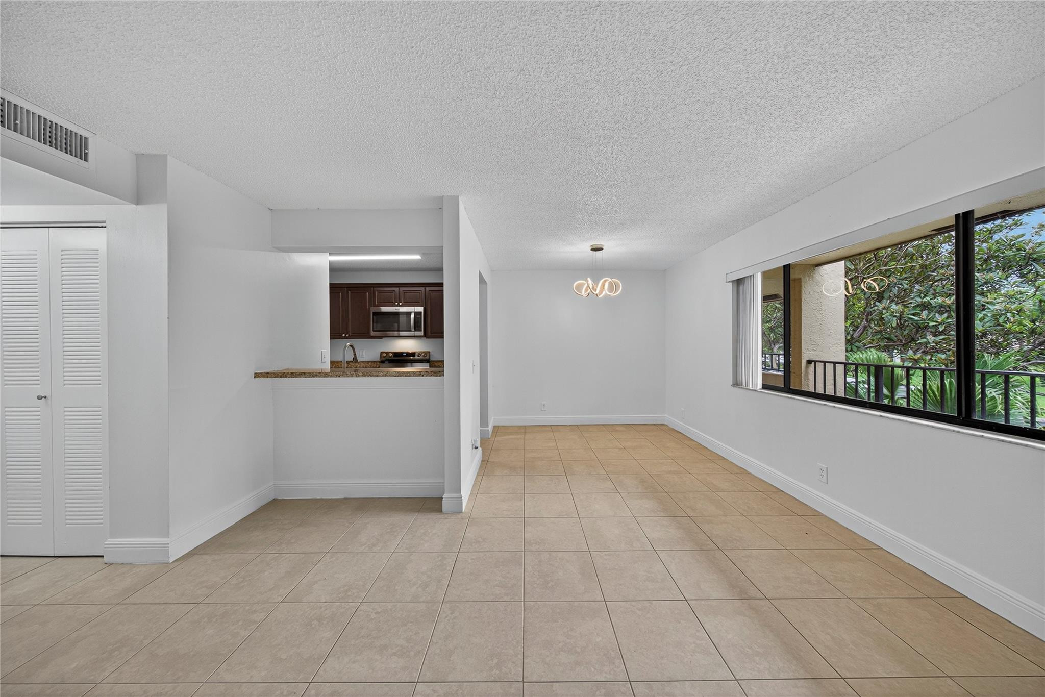 913 Meadows Circle 913
