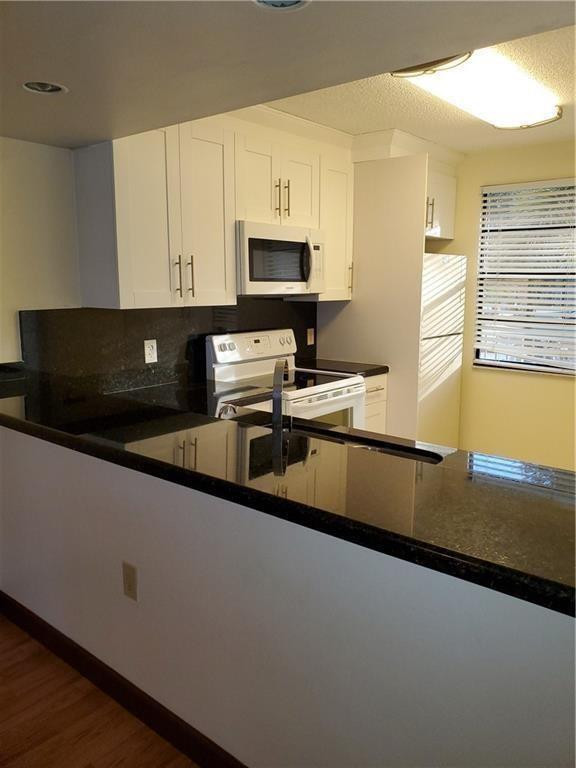 6061 Balboa Circle 201