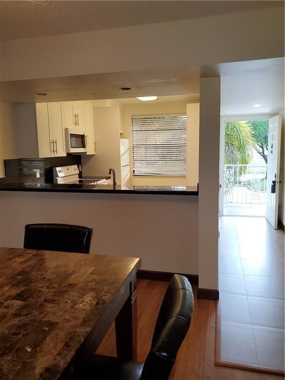 6061 Balboa Circle 201