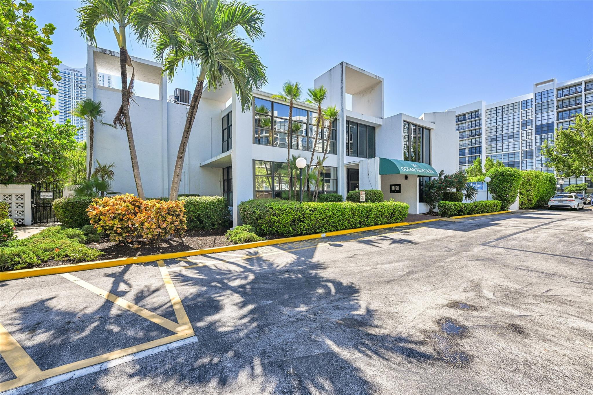 800 Parkview Drive 218