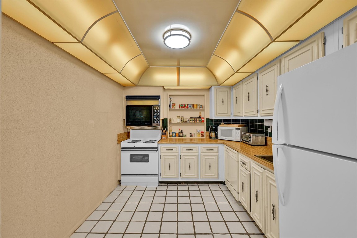 800 Parkview Drive 218