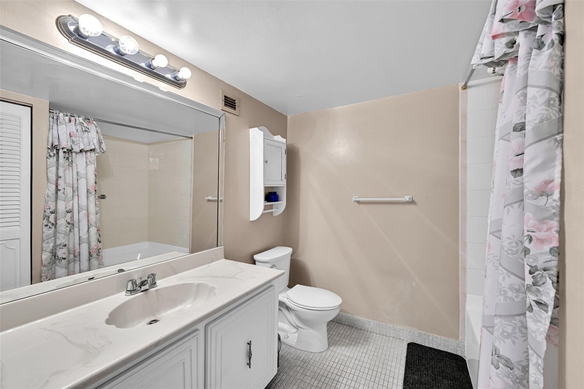 800 Parkview Drive 218