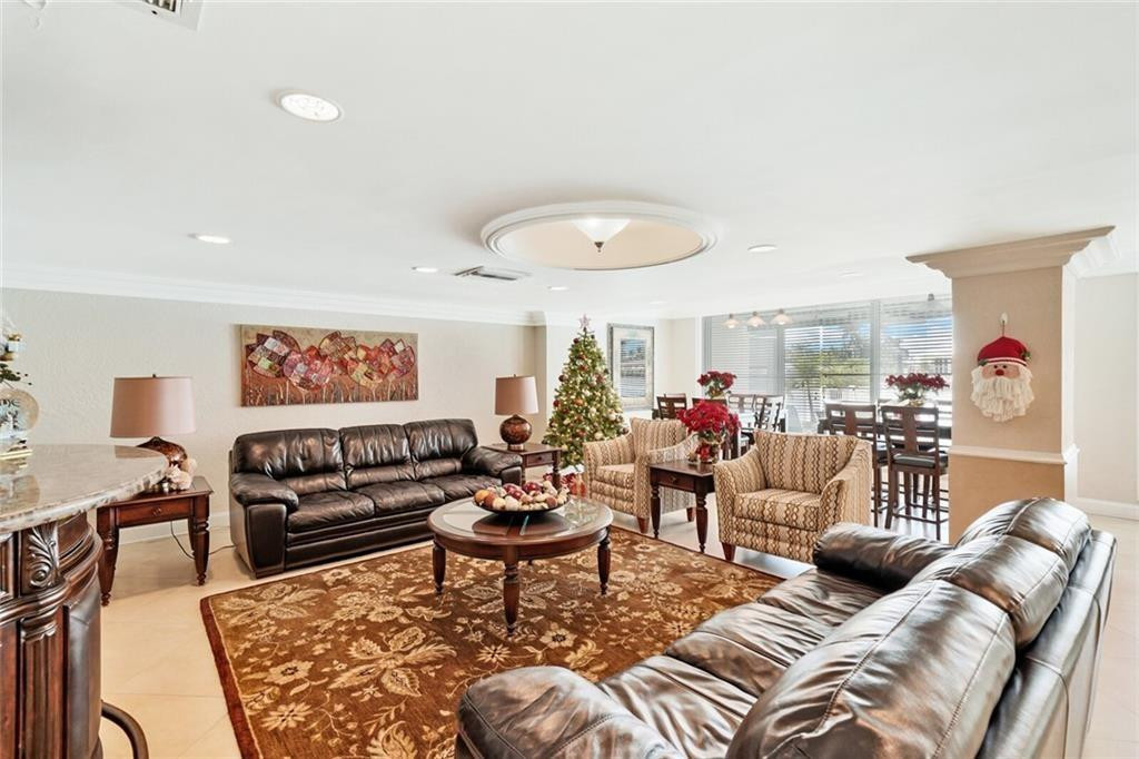 303 N Riverside Drive PH-4