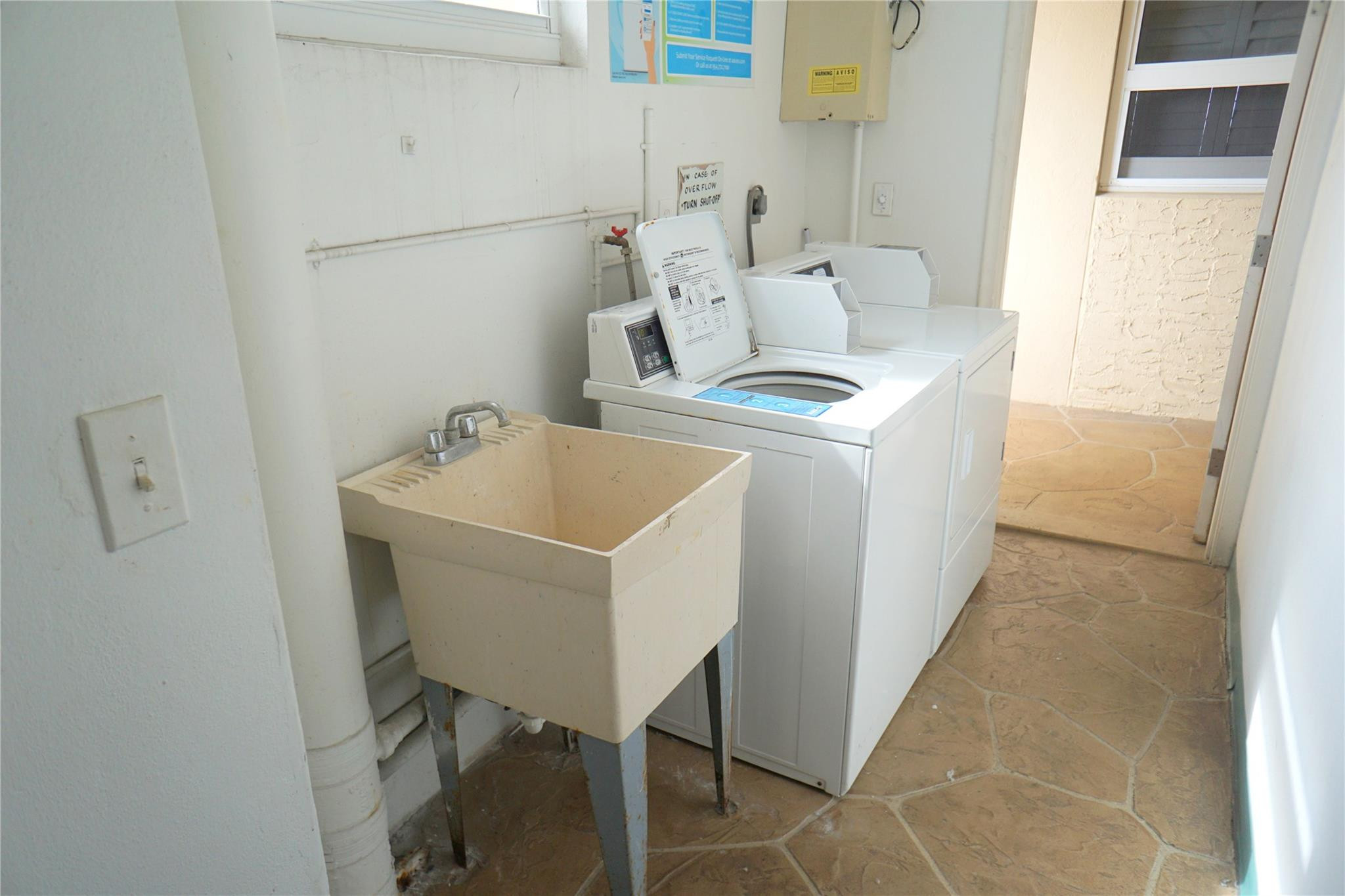 303 N Riverside Drive PH-4