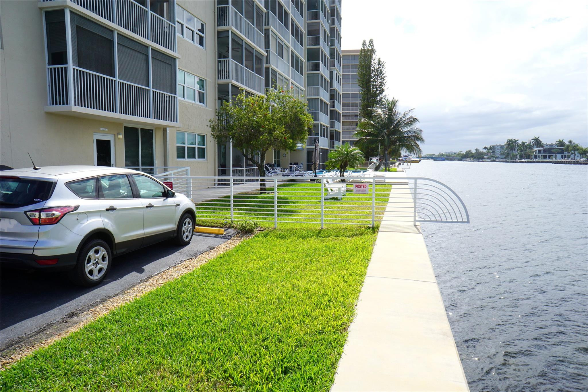 303 N Riverside Drive PH-4