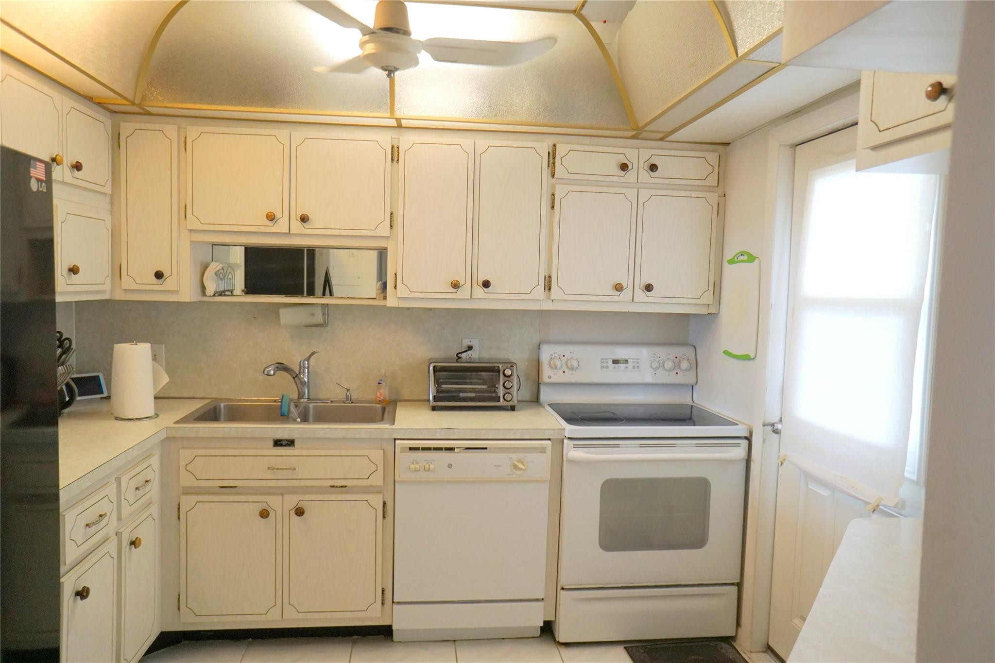 303 N Riverside Drive PH-4