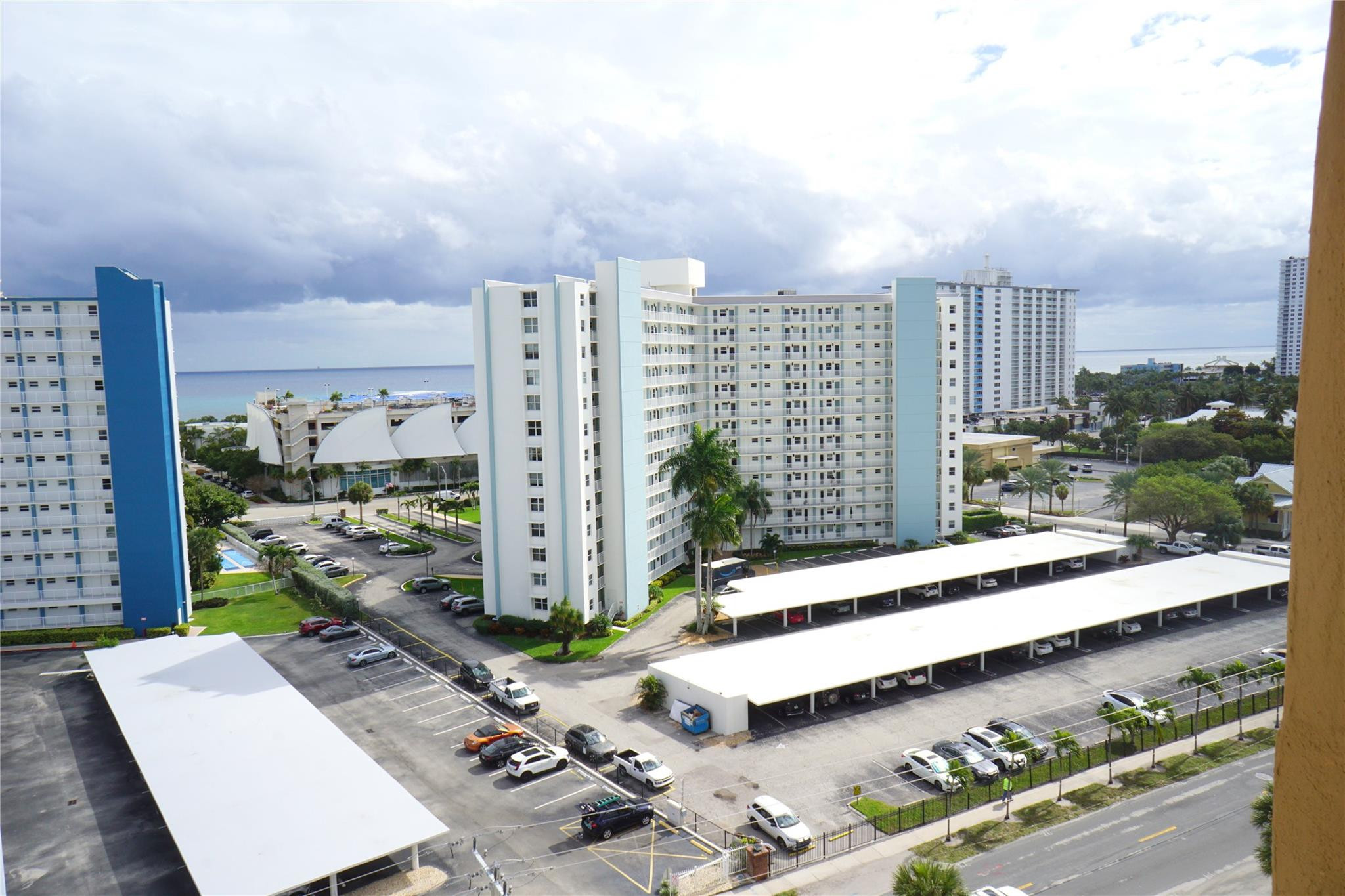 303 N Riverside Drive PH-4