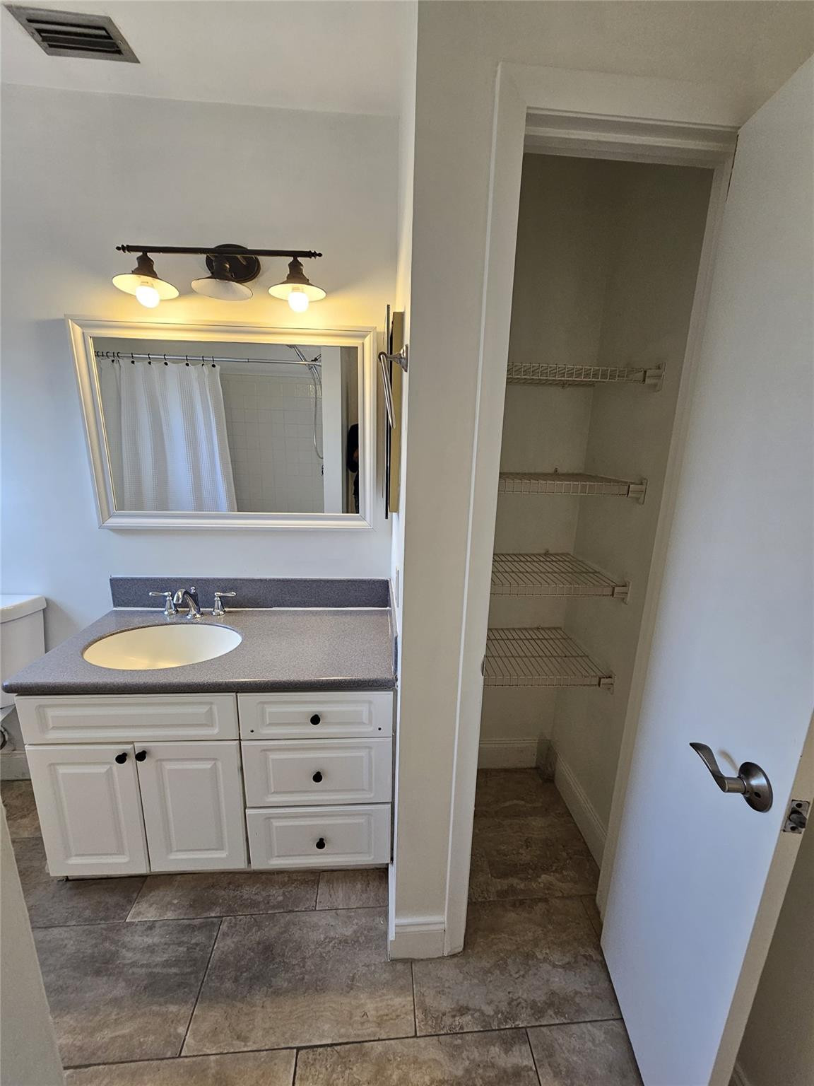 2050 Oleander Boulevard 10-105